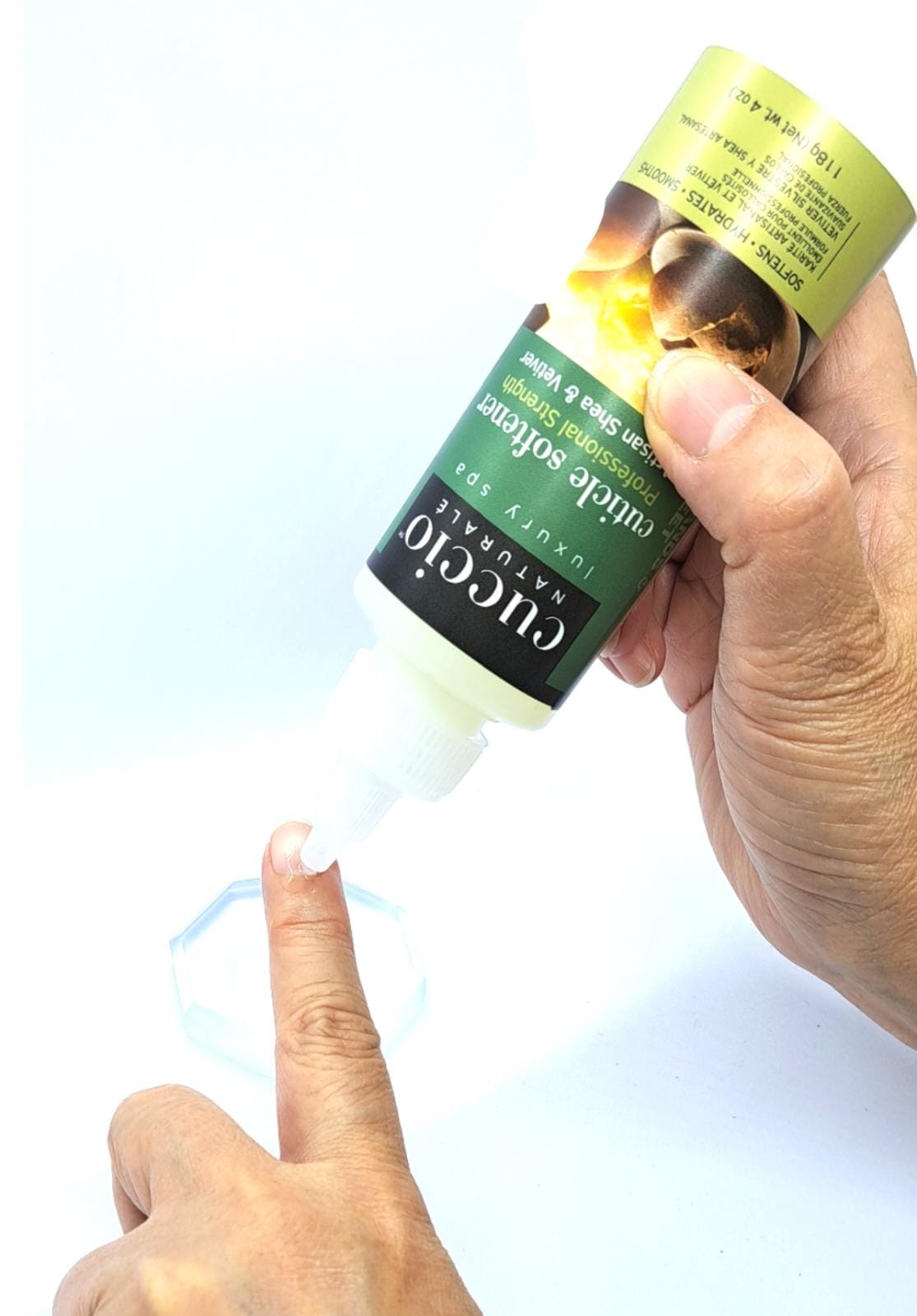 cuccio C3263 Artisan Shea & Vetiver cuticle softener 118g/4oz